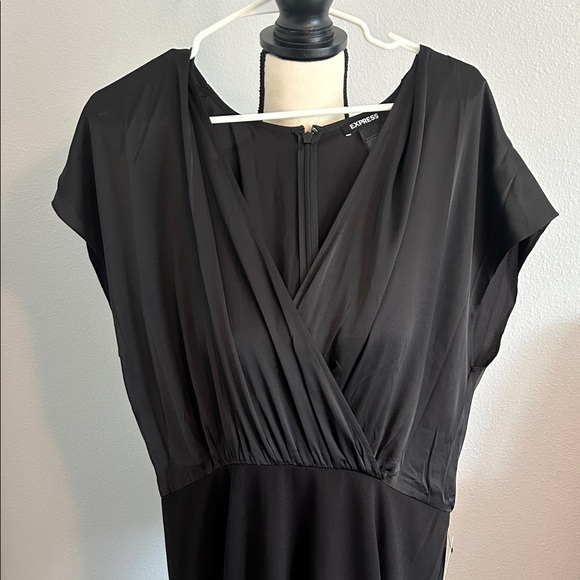 Express Elegant Black Midi Dress - Picture 5 of 8